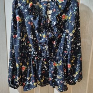 Everleigh women's blue floral Ruffle blouse  New With Tags Size S/P